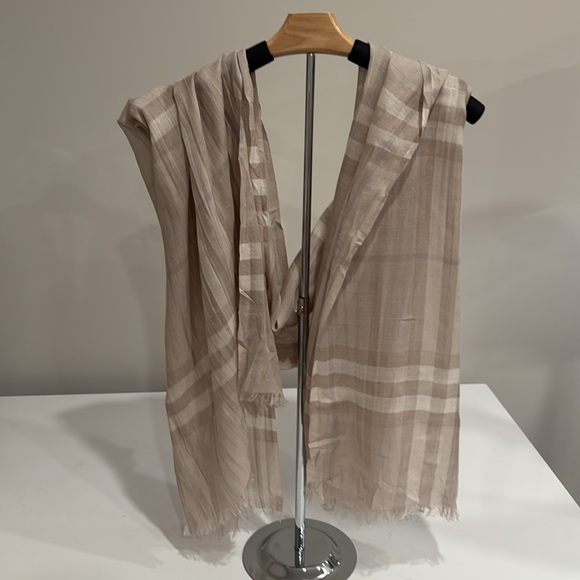 Excellent condition: beige/cream plaid scarf - Picture 2 of 5